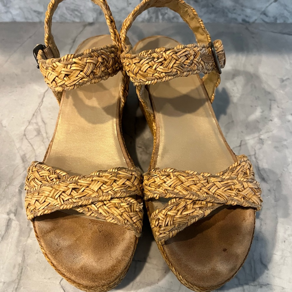 STUART WEITZMAN SANDAL